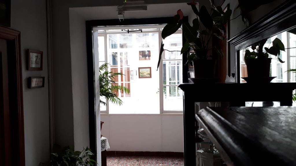 Hostal Manolo Эль-Пуэрто-де-Санта-Мария Экстерьер фото